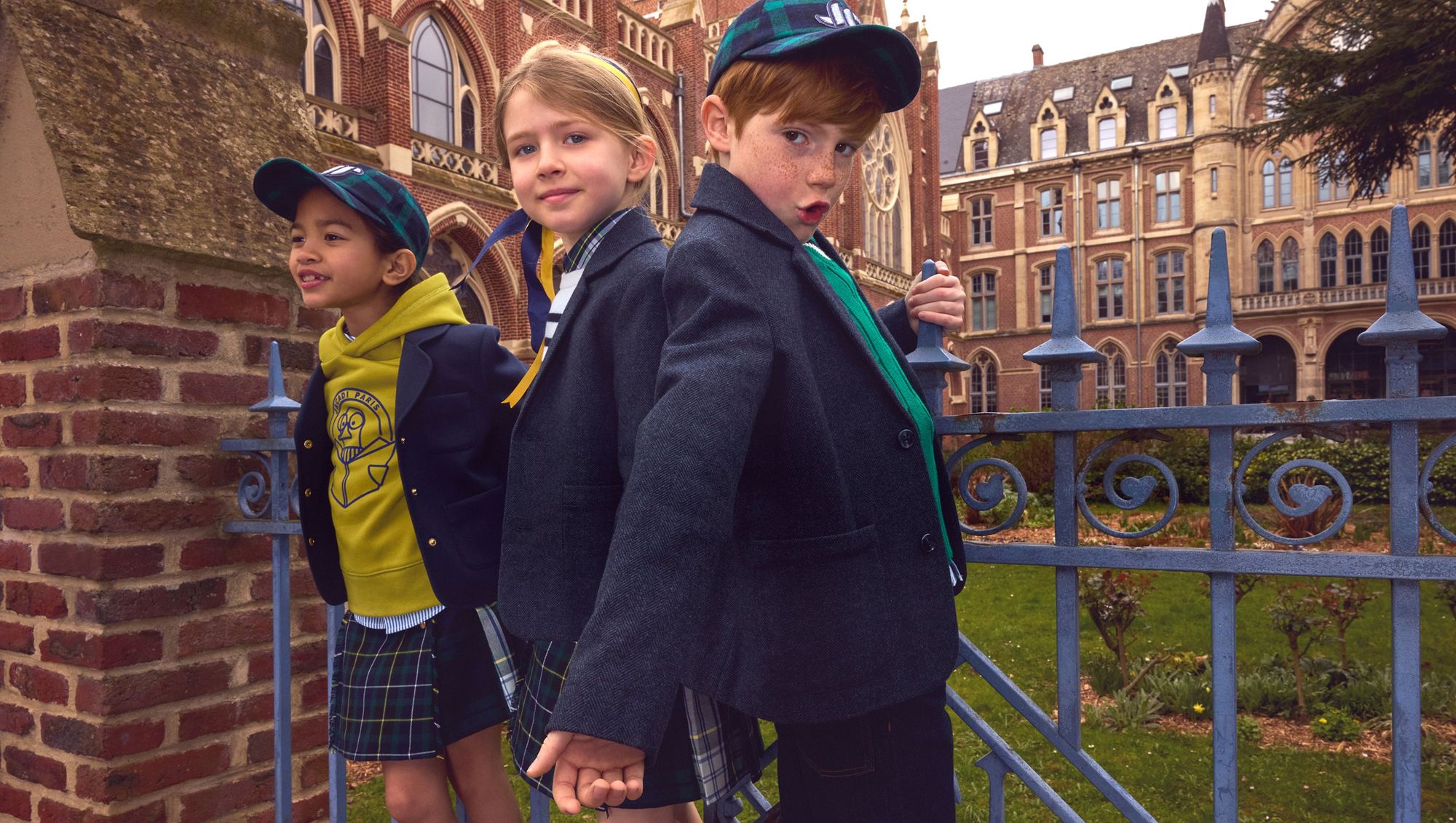 La collezione per il rientro a scuola, guardaroba per bambini e bambine