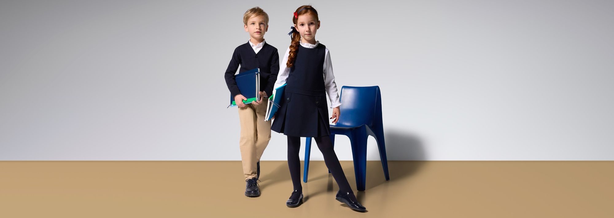 La collezione uniformi bambina e bambino per la scuola