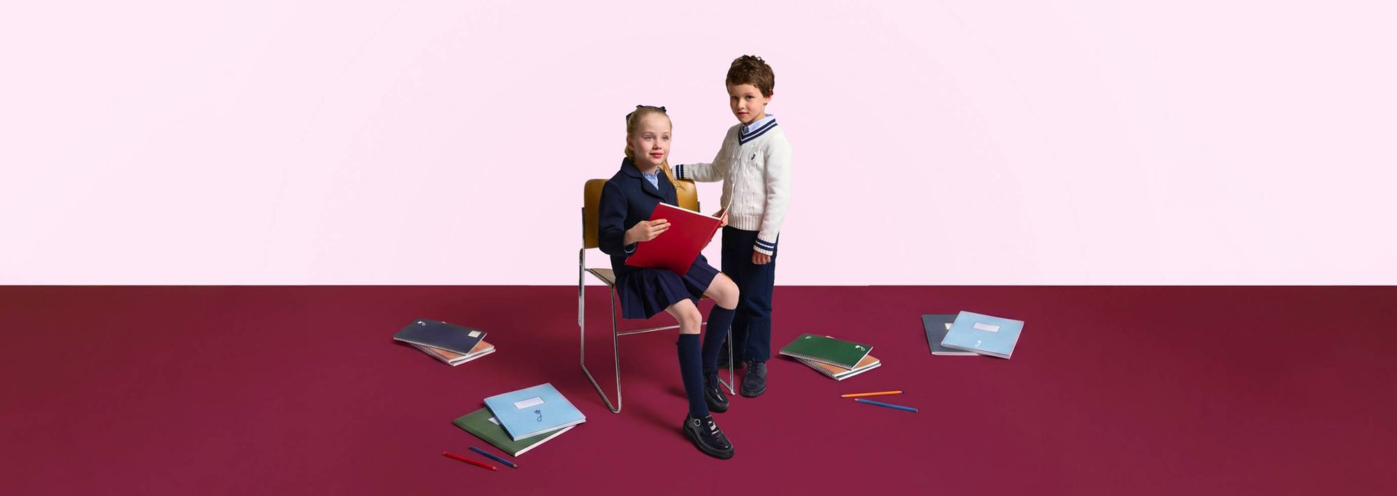 Il guardaroba per la scuola per bambina e bambino