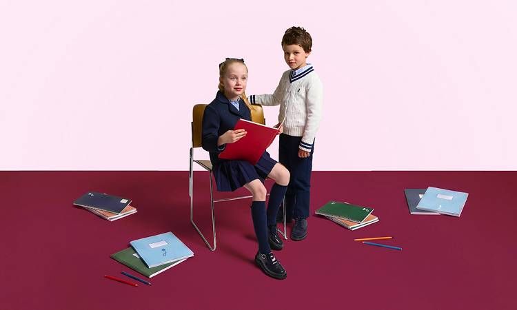 Il guardaroba per la scuola per bambina e bambino