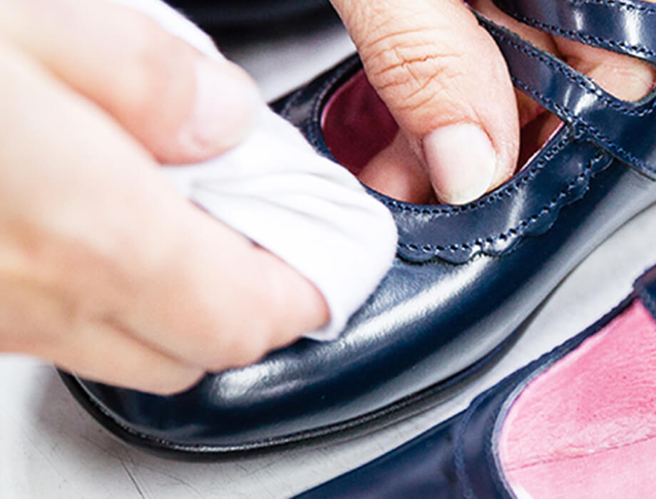 Nettoyage et fintion de la chaussure